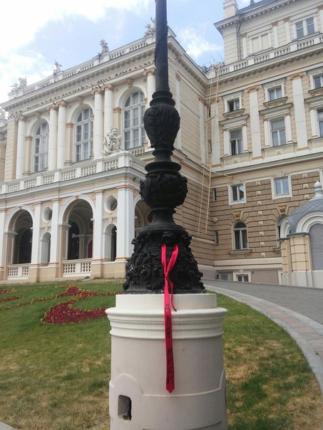 Residents of Odessa Welcomed Saakashvili With Red Ties