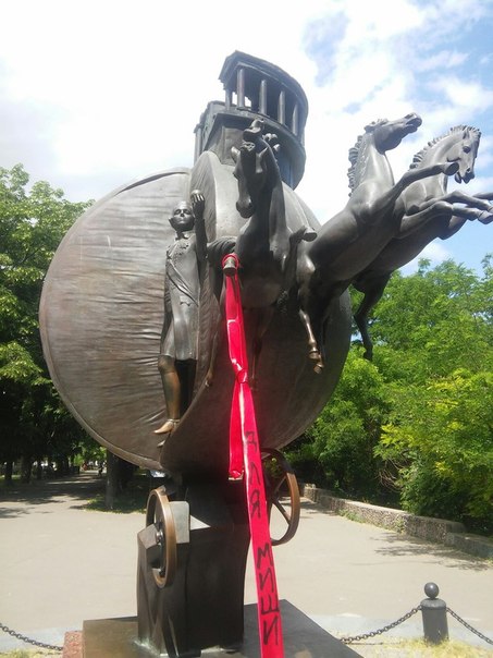 Residents of Odessa Welcomed Saakashvili With Red Ties