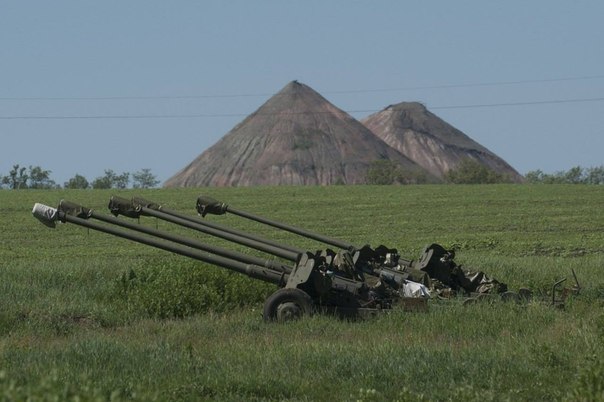 Ukrainian Army Intrenching around Maryinka (Photos)