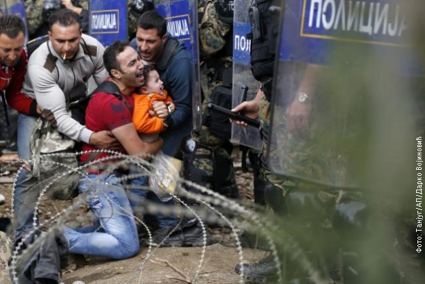 Macedonian Police Used Tear Gas to Migrants, There are Injured