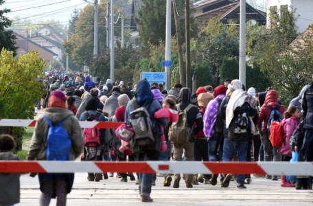 Slovenia allows the entrance of a large number of refugees to its territory