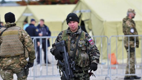 Slovenian government displays military support in the borders.