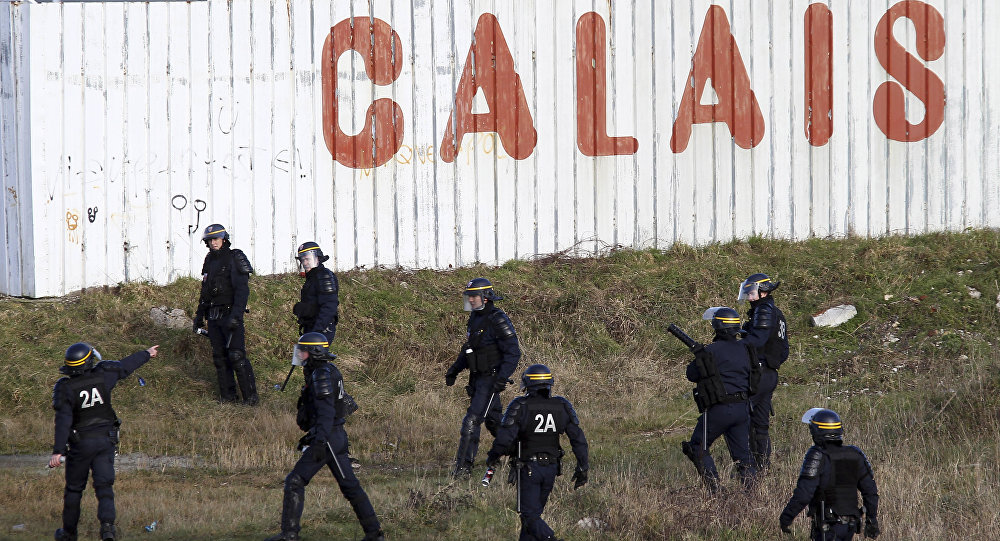 Refugees storm Calais port in France and board on British ferry