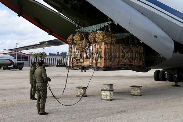 Photos: Russia Airdrops Humanitarian Aid to Besieged Deir Ezzor, Syria