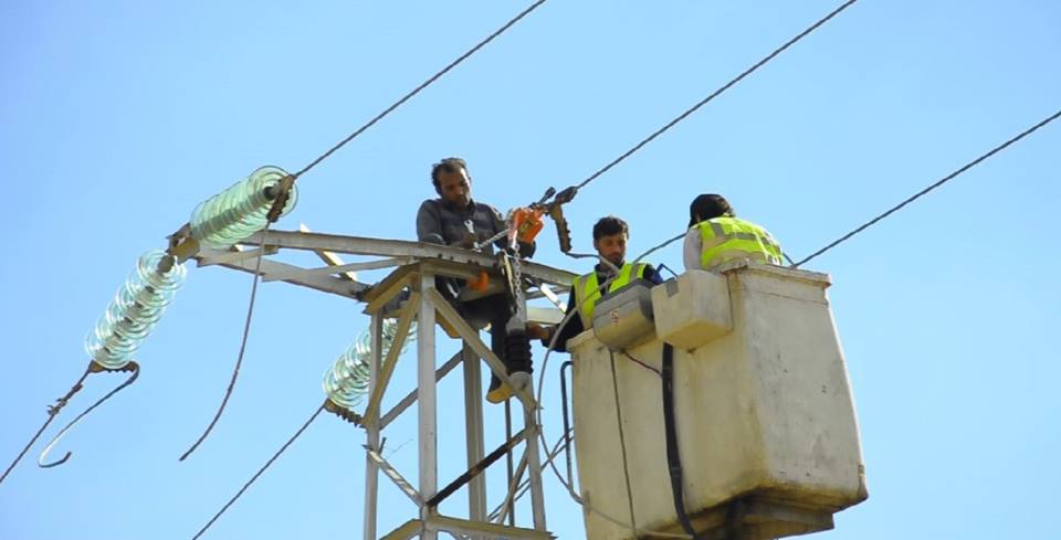 Photos: Syrian Government Sets Up Alternative Electricity Line to Aleppo to Overcome Terrorists Attacks on Main Line