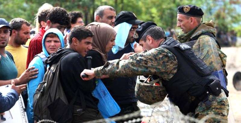 Refugees burst through Macedonia-Greece border fence