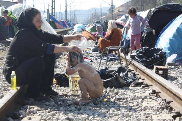 NGOs flee from refugee camp in Idomeni, Greece