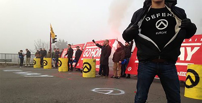 Activists block refugee routes to Calais