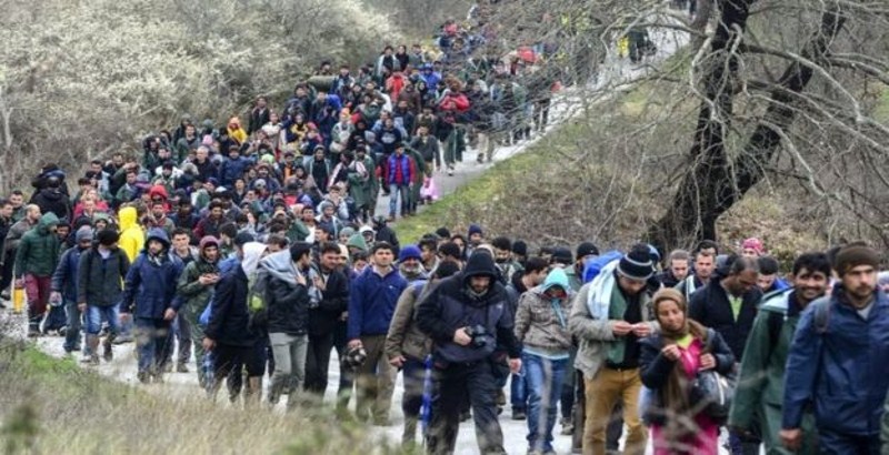 Macedonia deports hundreds of refugees to Greece