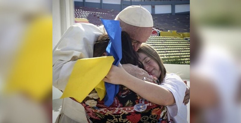 Vital blunder as Ukrainians confuse Down syndrome ribbon with national flag (video)