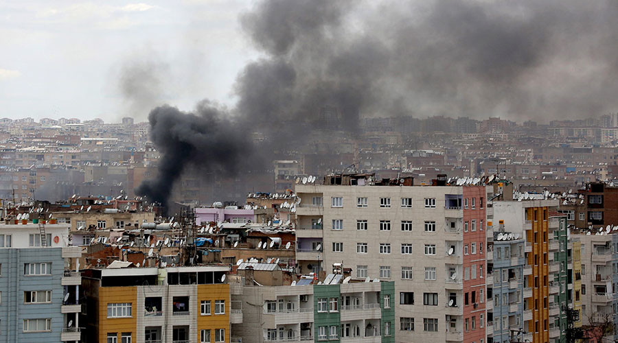 Car Bomb Injured 13 in Kurdish-populated Diyarbakir, Turkey