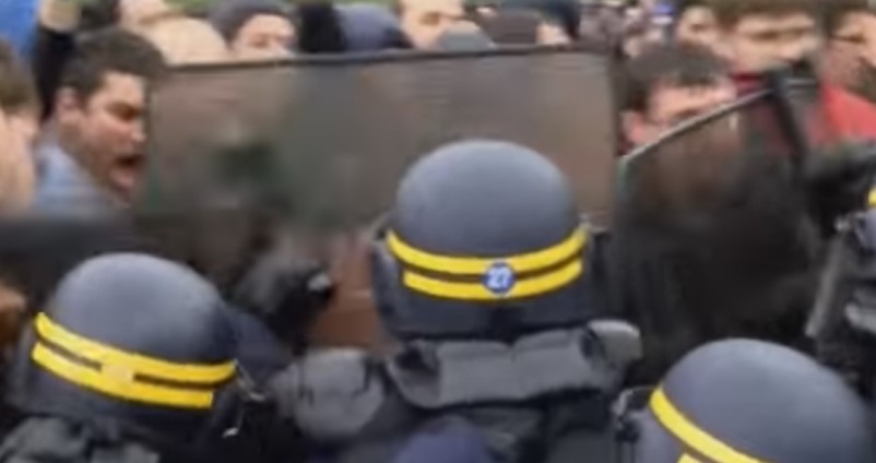 Clashes Erupt after French Govt Forces through Labor Law (Video)