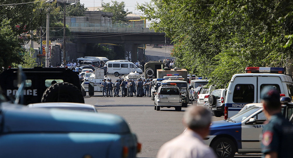 Armed Group Takes Doctors Hostage at Police Station in Yerevan, 2 Group Members Surrender