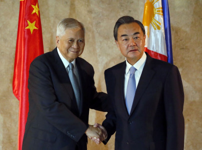 China Offers Philippines Talks if Arbitration Ruling Over South China Sea Ignored