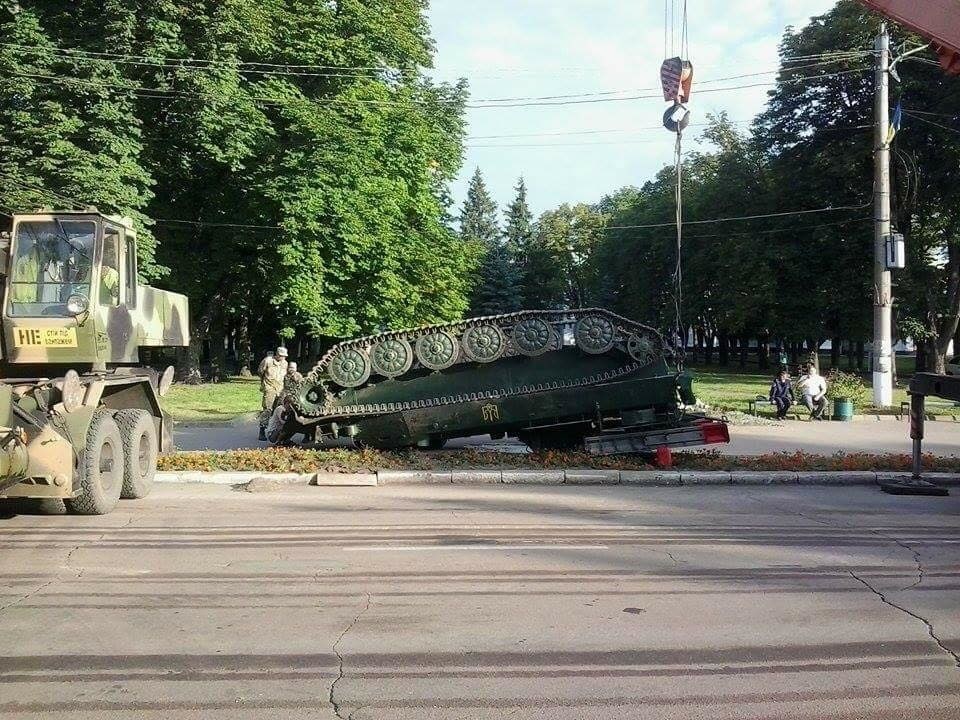 Ukrainian Air Defense System Overturns After Military Parade