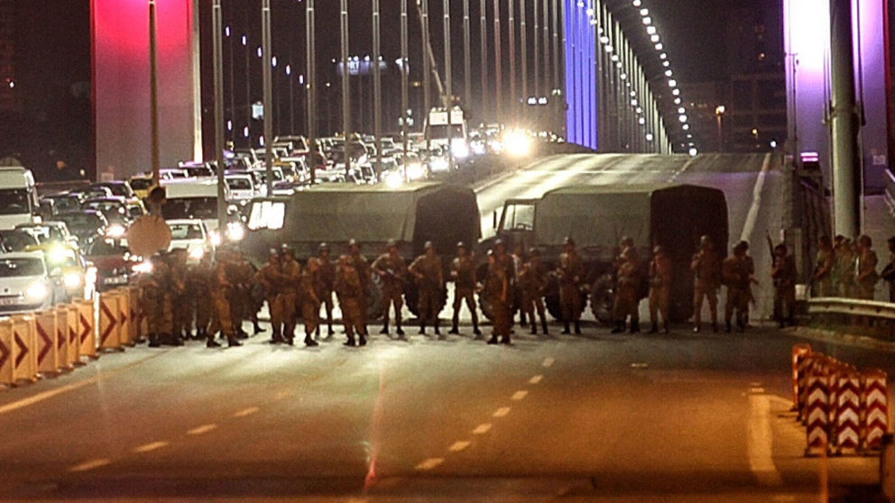 New Footage of Clash on Bosphorus Bridge During Turkish Coup Attempt