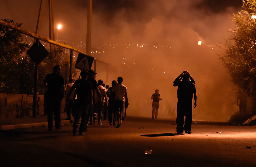 Yerevan Police Disperse Protesters from Besieged Police Station: 60 Wounded (Photo & Video)