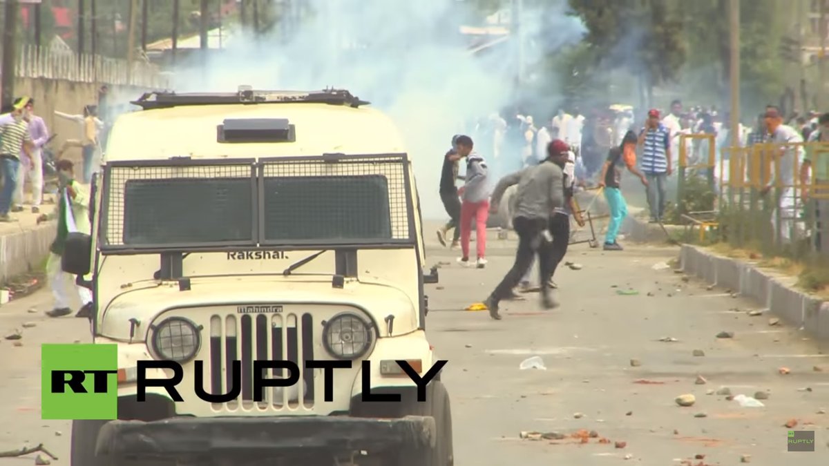 'Peaceful Protesters' with ISIS Flag Clash with Police in Kashmir, India