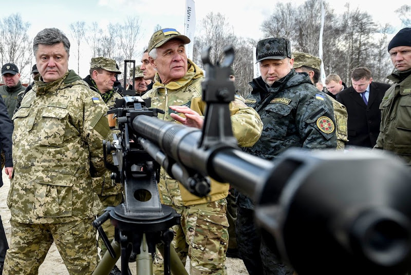 Poroshenko to Hand Ukrainian Army 150 Units of Military Hardware to Be Sent to Donbass