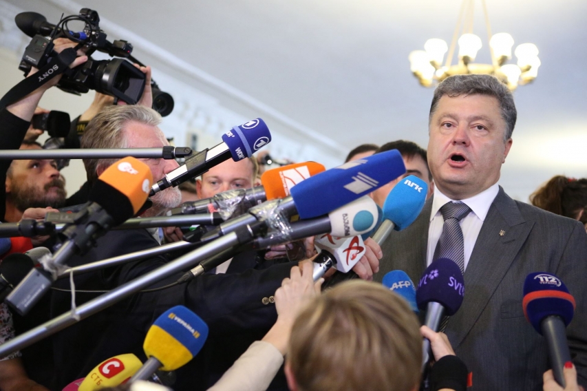 Poroshenko Going to Sue Russia for Water Around Crimea