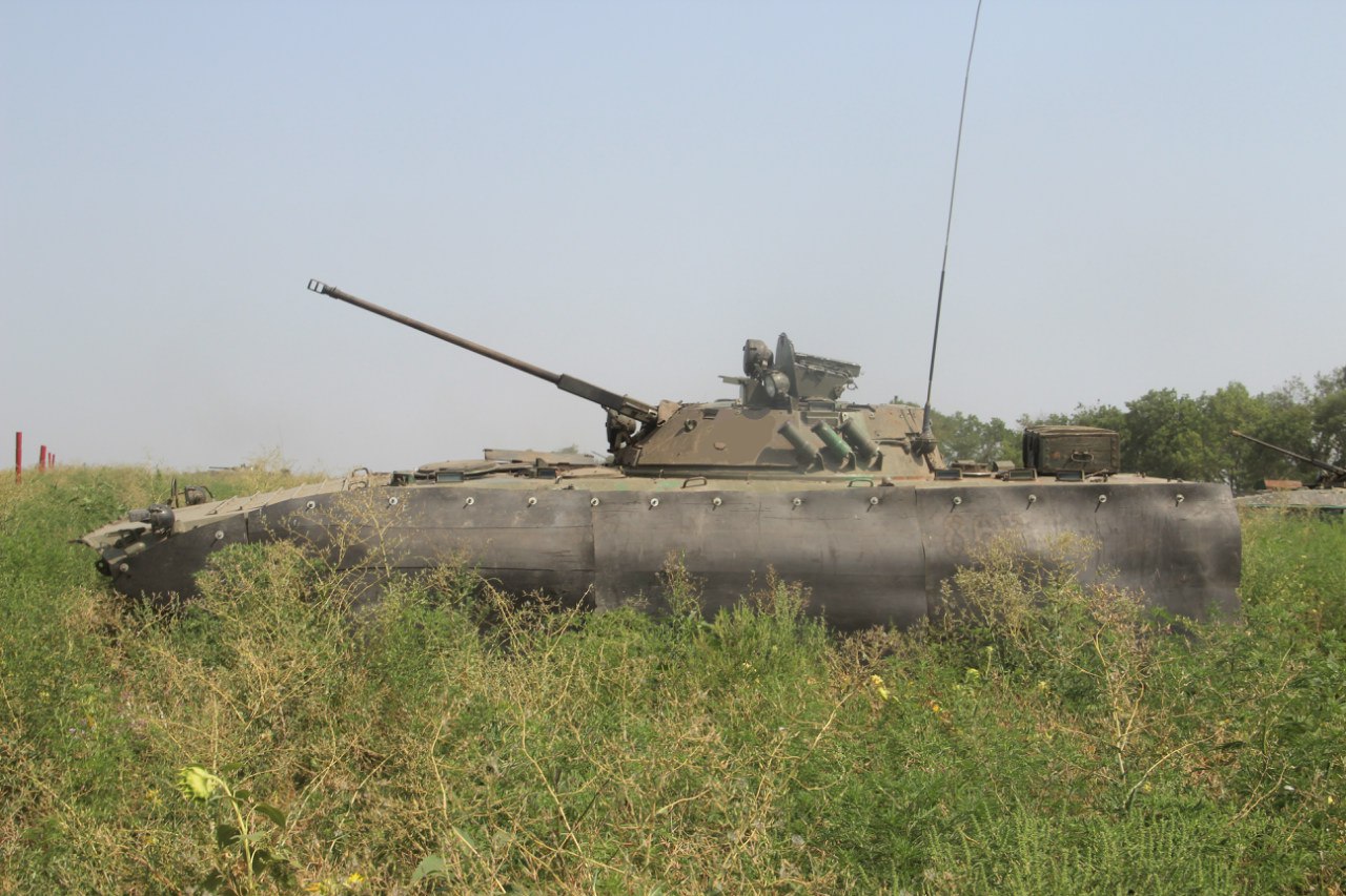 How DPR Fighters Upgrade Their Infantry Fighting Vehicles (Photos)