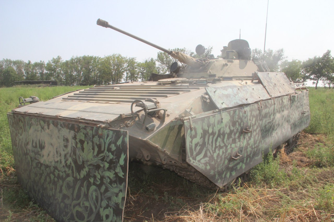 How DPR Fighters Upgrade Their Infantry Fighting Vehicles (Photos)