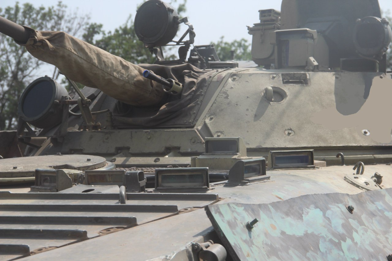 How DPR Fighters Upgrade Their Infantry Fighting Vehicles (Photos)