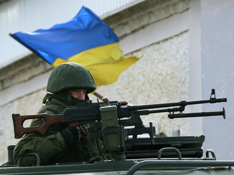 Ukraine Strengthens Military Forces at the Border with Crimea