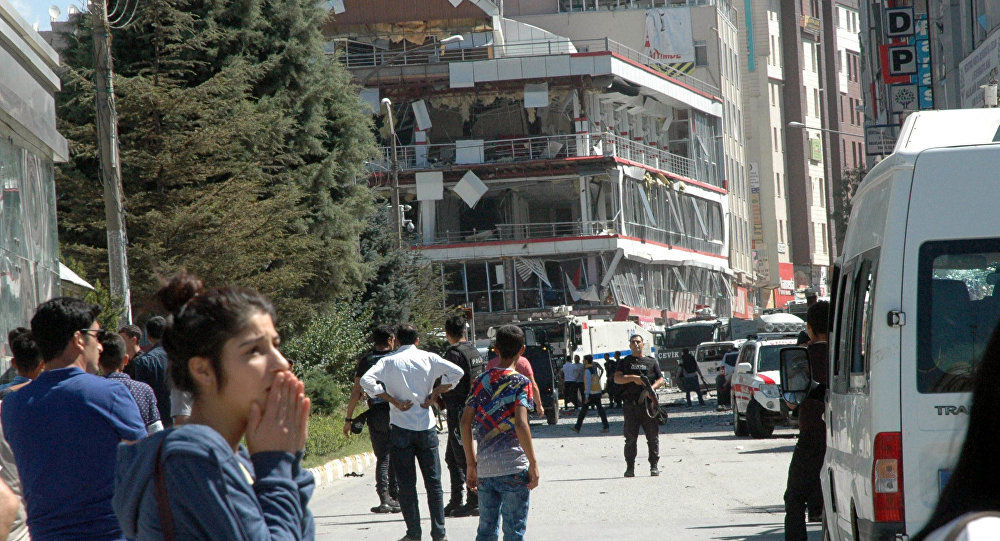 Car Bombing in Turkish City of Van Wounds 48 People (Video)