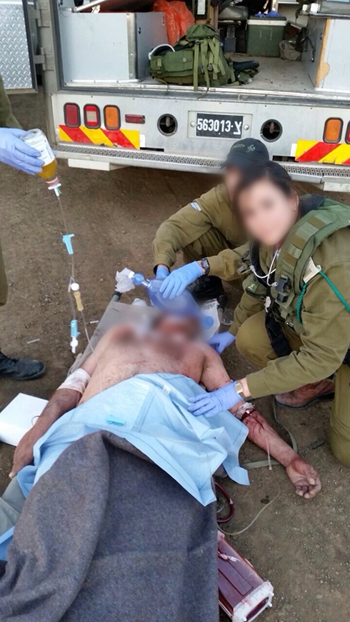 Israeli Soldiers Provide Initial Care to Wounded Terrorists near Quneitra (Photos)