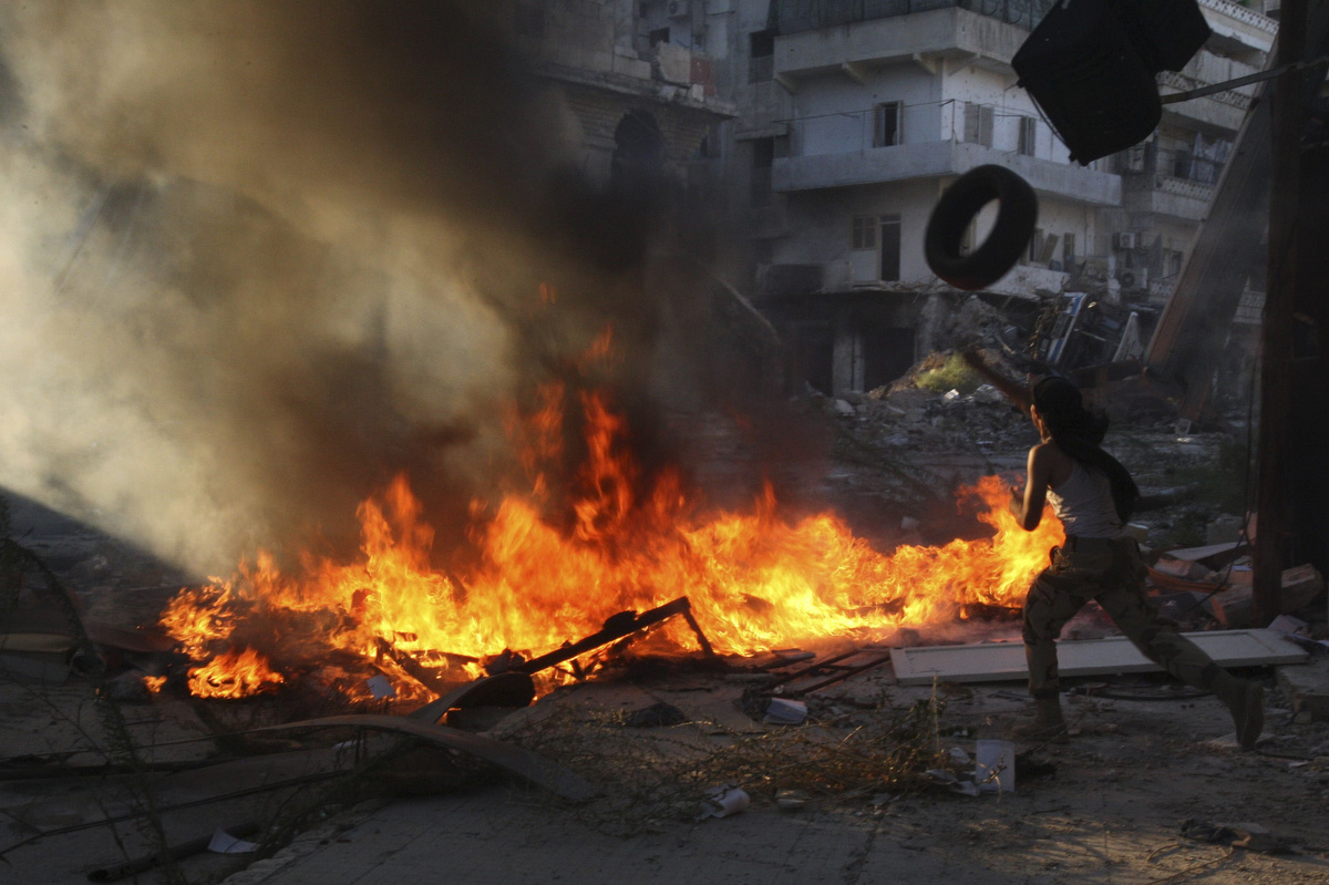 Terrorists Burn Their Headquarters & Leave Suburbs of Damascus