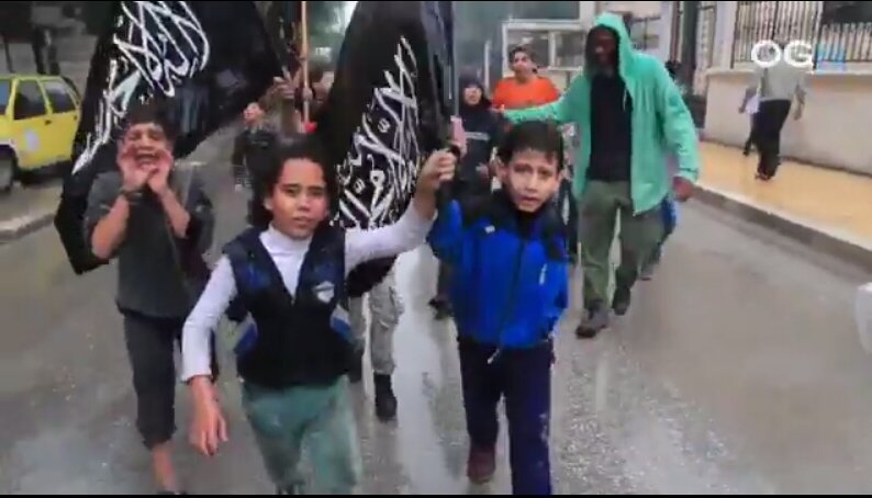 'Moderate Rebels' Besieged in Eastern Aleppo Show Their Real Face, Wave Al-Nusra (Al-Qaeda) Flags - Photos