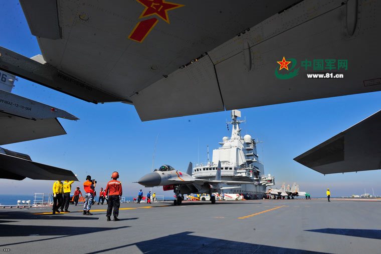 Chinese Liaoning Aircraft Carrier - Big Photo Report