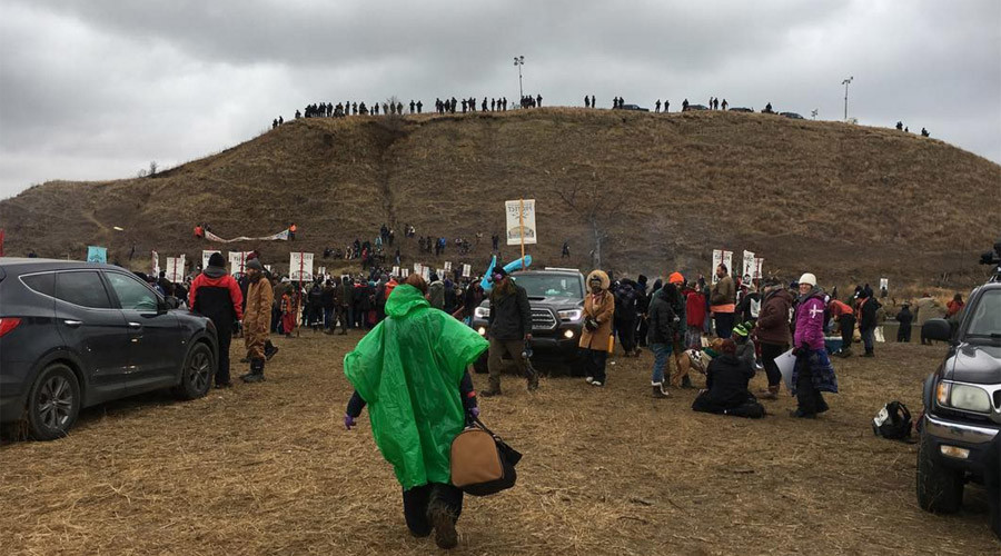 Dakota Pipeline Protesters Build Bridge to Reach Turtle Island (Video)