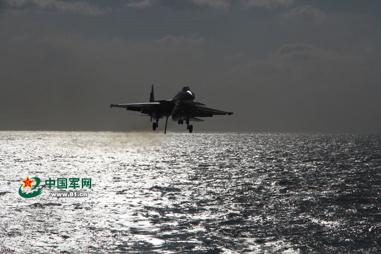 Chinese Liaoning Aircraft Carrier - Big Photo Report