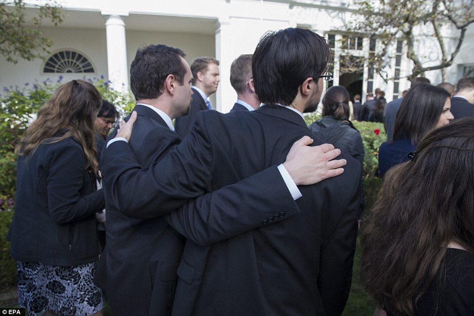 Photos from White House Meeting Show Drammatic Reaction of Hillary Clinton Funs in Obama Administration