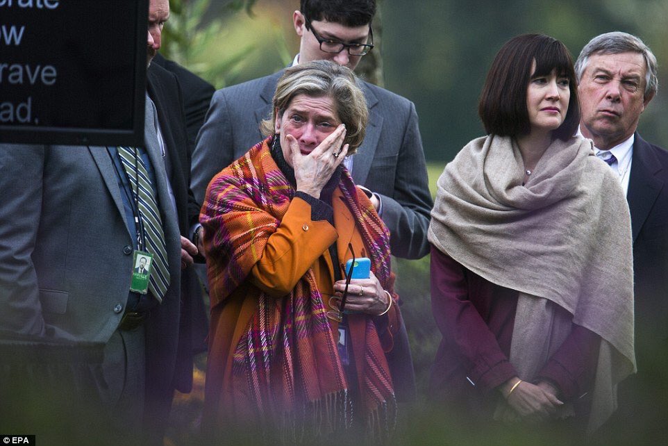 Photos from White House Meeting Show Drammatic Reaction of Hillary Clinton Funs in Obama Administration