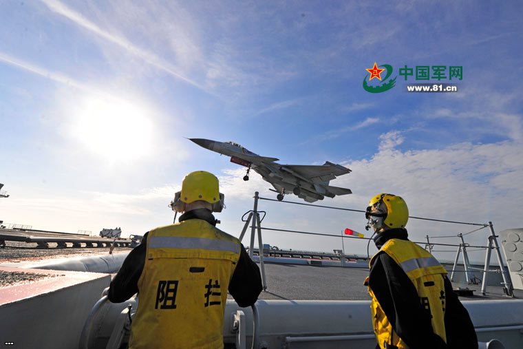 Chinese Liaoning Aircraft Carrier - Big Photo Report