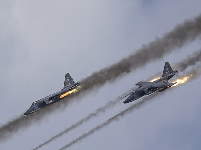 Russian, Syrian Jets Decimate ISIL’s Offensive Capacities in Deir Ezzor