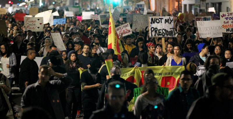 Anti-Trump Riots in Oakland (Video)