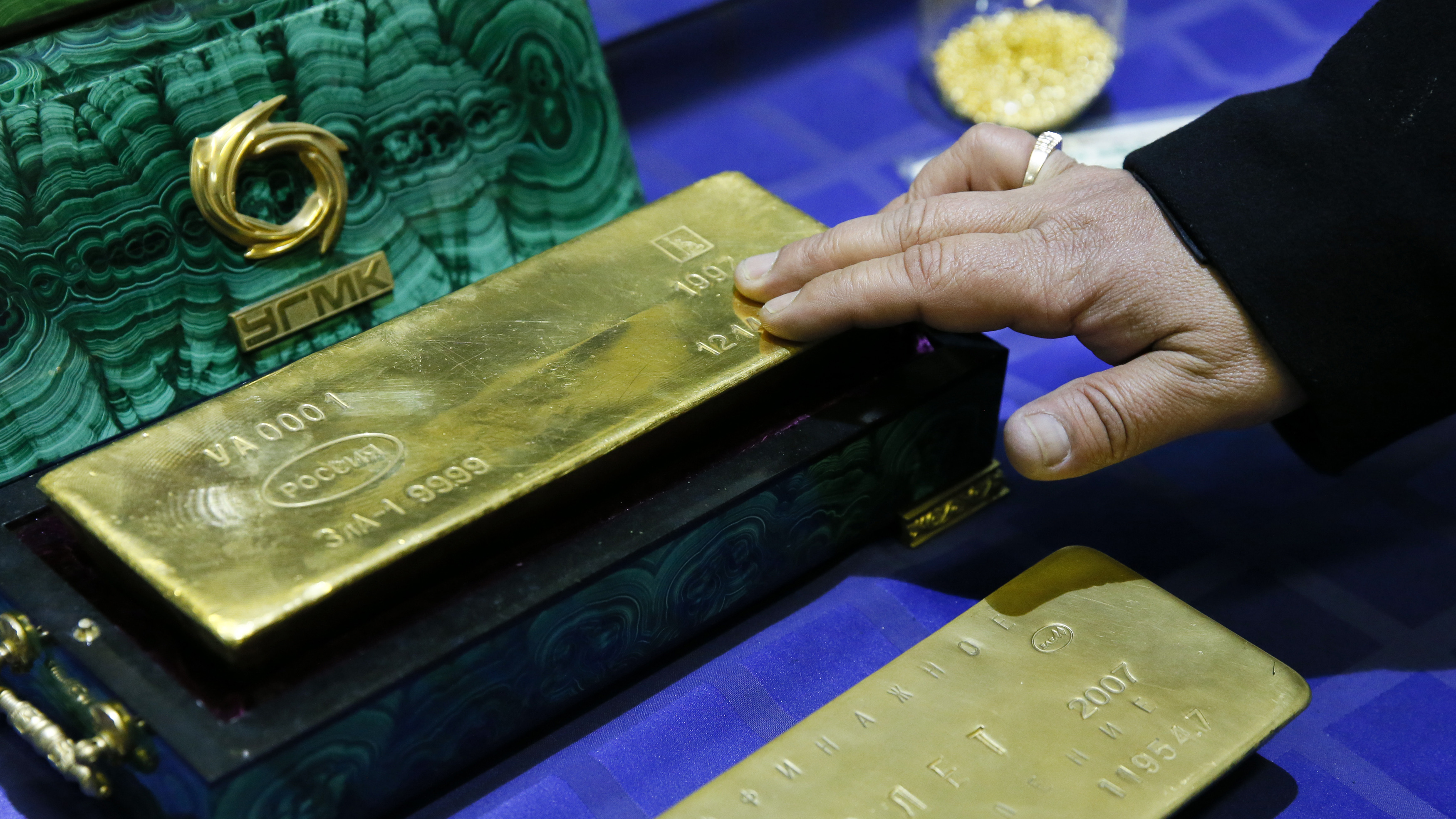 Moscow And Beijing Join Forces To Bypass US Dollar In Global Markets, Shift To Gold Trade