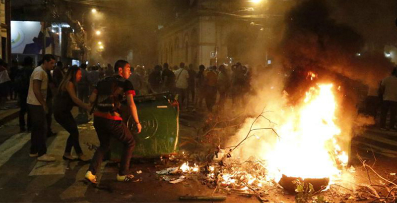 Protesters Stormed Building of Paraguayan Parliament & Set It on Fire (Photo & Video)