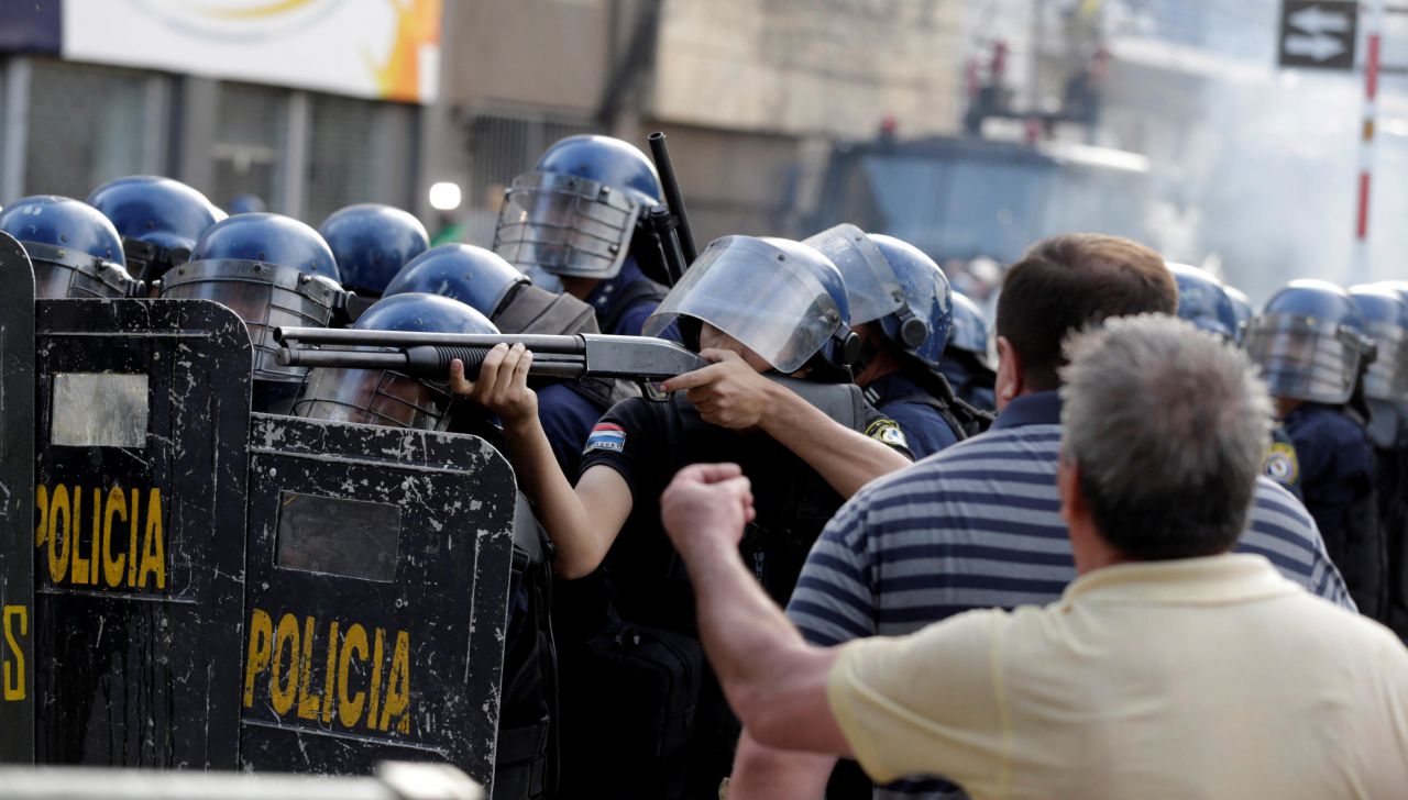 Protesters Stormed Building of Paraguayan Parliament & Set It on Fire (Photo & Video)