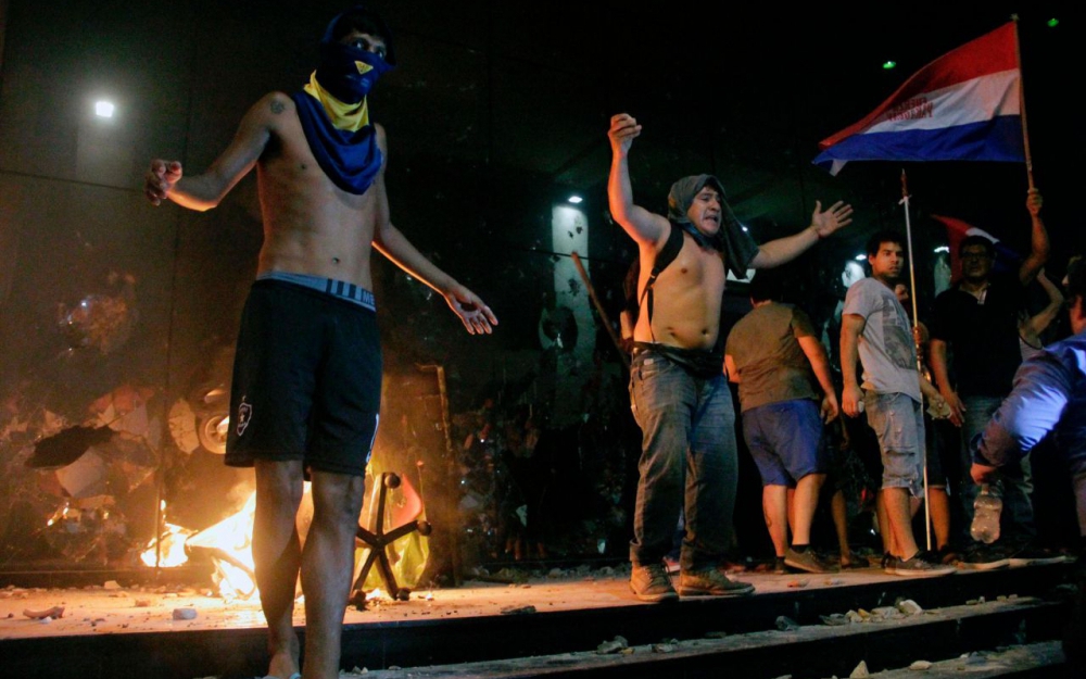 Protesters Stormed Building of Paraguayan Parliament & Set It on Fire (Photo & Video)