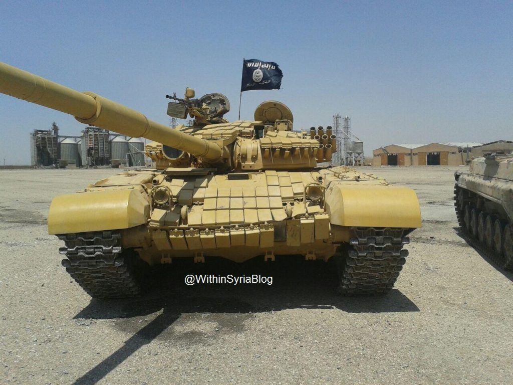 ISIS tanks from the "Workshop" to the "Farm" - Big Photo Report