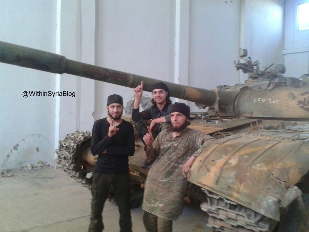 ISIS tanks from the "Workshop" to the "Farm" - Big Photo Report