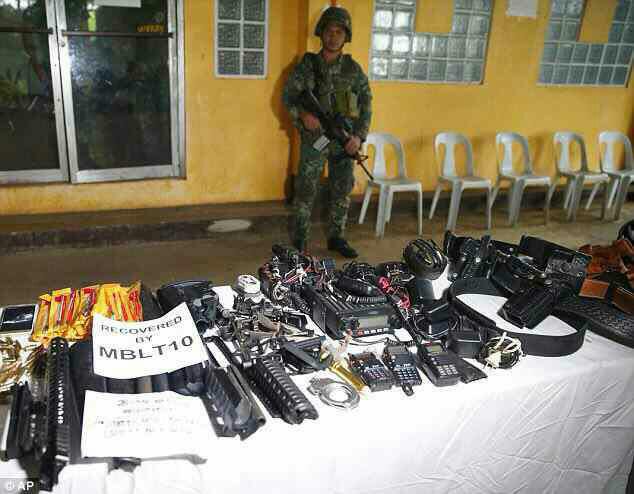 ISIS Repels Army Attack, Captures Weapons And Equipment In Marawi (Photos)