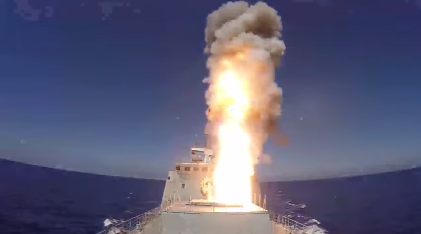 Russian Navy Launched Kalibr Cruise Missiles On ISIS Terrorists Deployed From Raqqah To East Of Palmyra (Video)