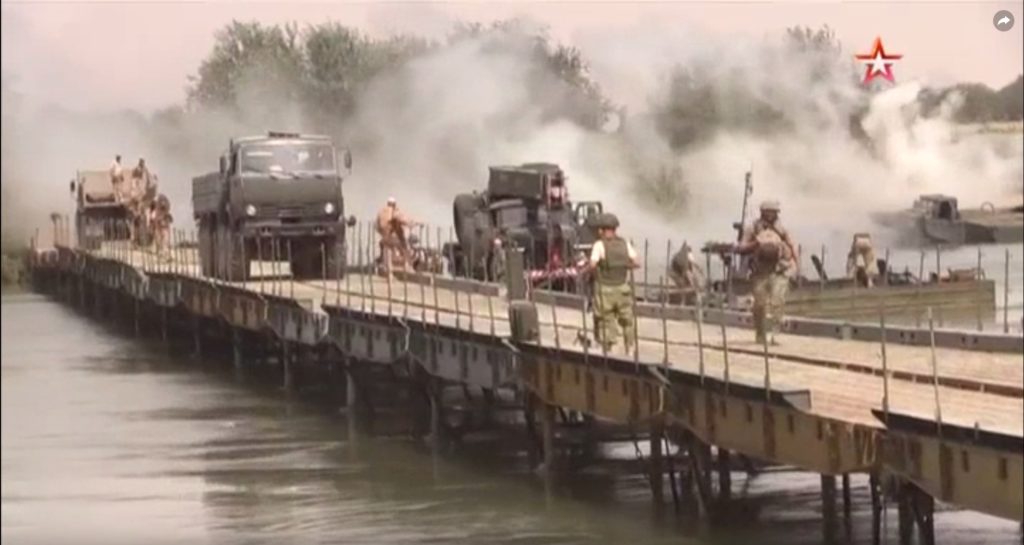 Russian Troops Established Temporary Bridge Trought Euphrates Near Deir Ezzor (Video, Photos)