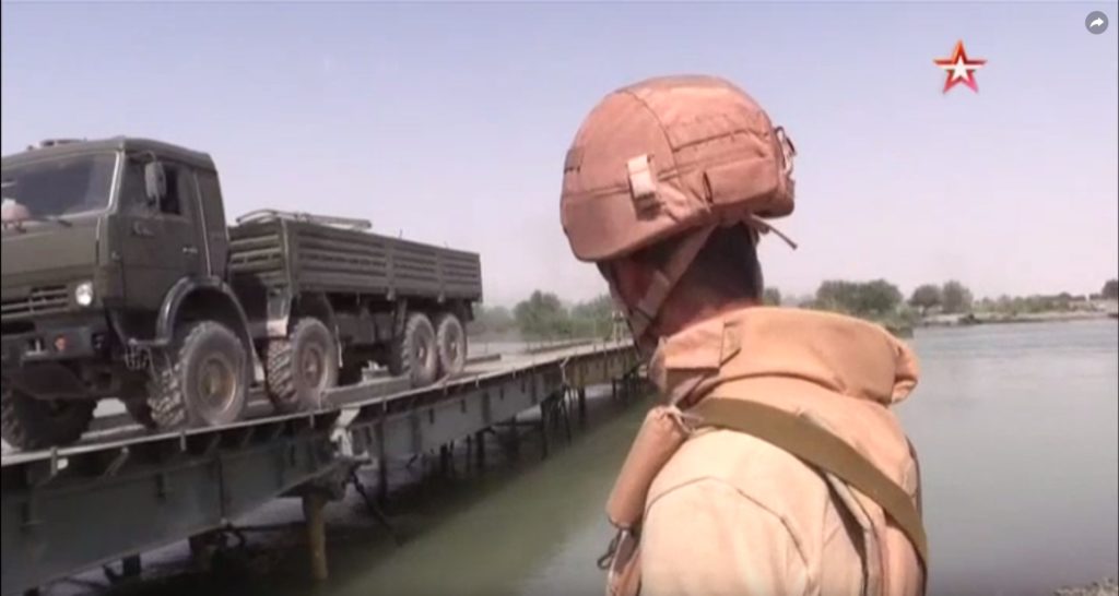 Russian Troops Established Temporary Bridge Trought Euphrates Near Deir Ezzor (Video, Photos)